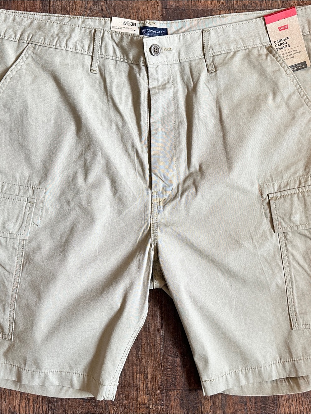 Levi’s Carrier Cargo Shorts Mens 40 Tan Ripstop Utility Hiking NWT
